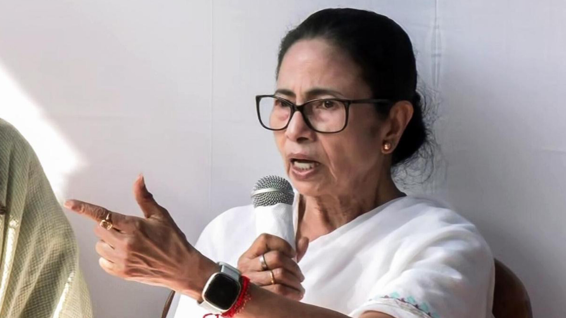 Bengal Govt Urges DMs to Balance SIR Duties and Development Work