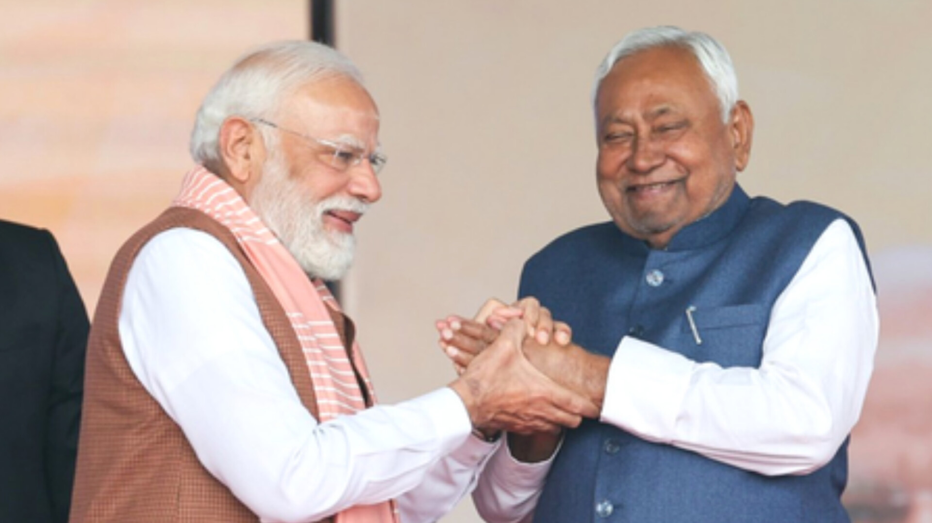 PM Modi Congratulates Nitish Kumar on His Return as Bihar Chief Minister